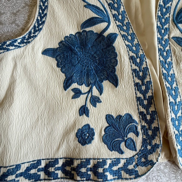 Boho Cream & Blue Floral Embroidered Vest Size S - Picture 6 of 9